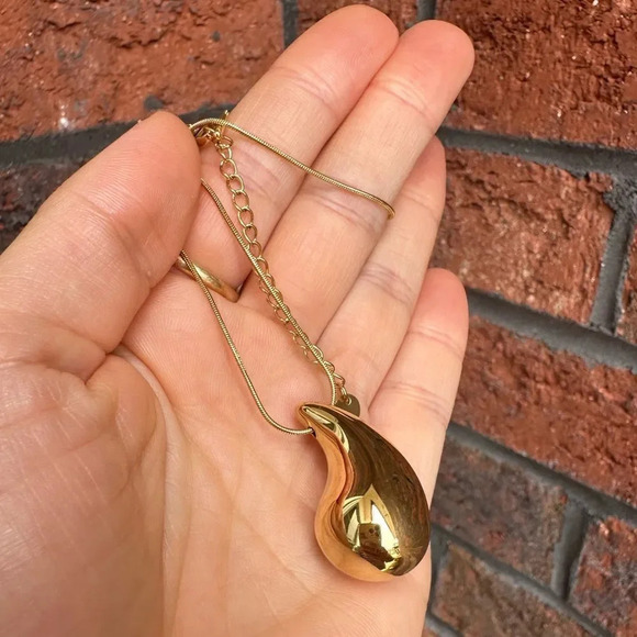 Famous Drop Stainless Steel 18K Gold Plated Water Drop Necklace - Picture 7 of 12